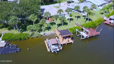1242 Harbour Point Dr, Port Orange, FL 32127