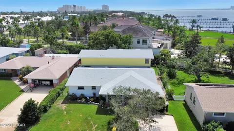 5 Granville Cir, Daytona Beach, FL 32118