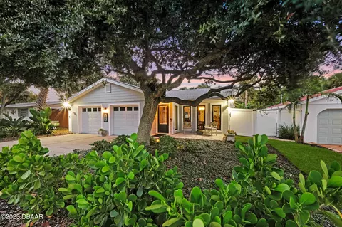 904 Locust St, New Smyrna Beach, FL 32169