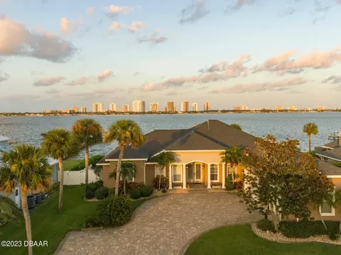 2453 Palmetto Cir, South Daytona, FL 32119