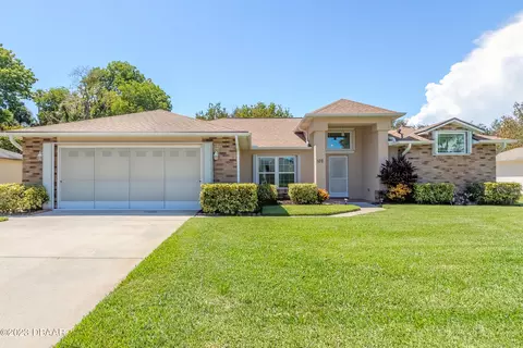 102 Old Sunbeam Dr, South Daytona, FL 32119