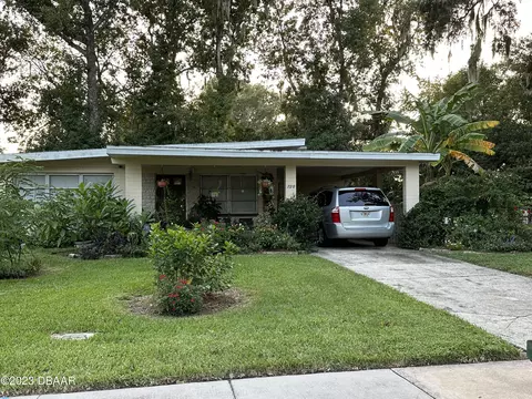 720 Greenway Pl, Daytona Beach, FL 32114