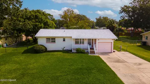 907 Hamilton St, New Smyrna Beach, FL 32168