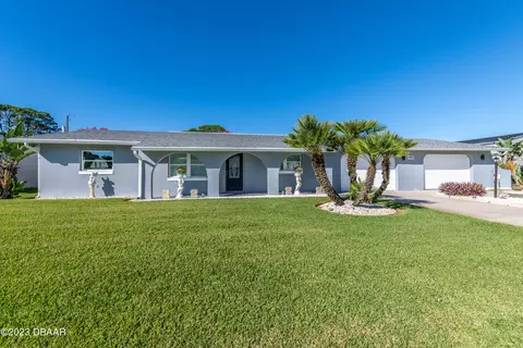 2932 Queen Palm Dr, Edgewater, FL 32141
