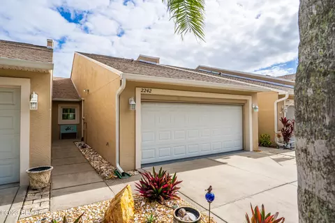 2242 Hawks Cove Cir, New Smyrna Beach, FL 32168