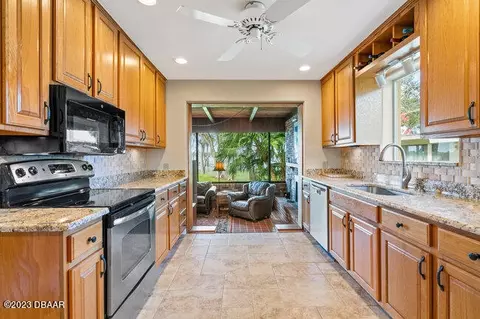 544 Riverside Dr, Ormond Beach, FL 32176 photo 9