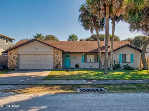 811 Maple St, New Smyrna Beach, FL 32169