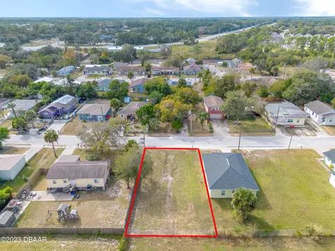 837 Pinewood St, Daytona Beach, FL 32117