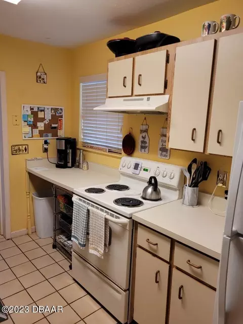 103 S B S Cardinal Dr #B, Ormond Beach, FL 32176 photo 3