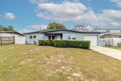 1332 Continental Dr, Daytona Beach, FL 32117