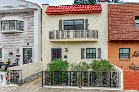 625 N Halifax Ave #27, Daytona Beach, FL 32118