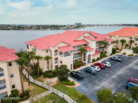 450 Bouchelle Dr #202, New Smyrna Beach, FL 32169
