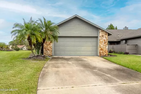 105 Crested Auklet Ct, Daytona Beach, FL 32119
