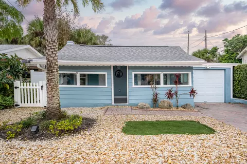 206 N Pine St, New Smyrna Beach, FL 32169
