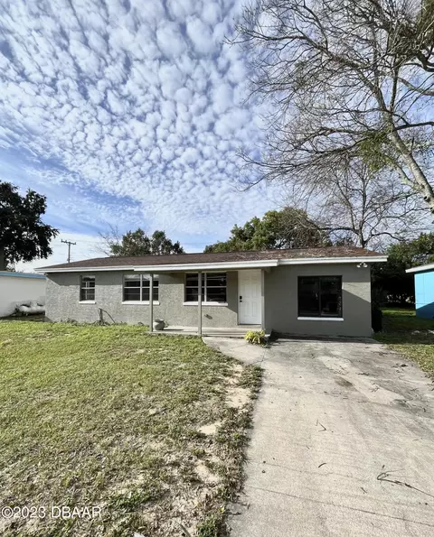 816 Essex Rd, Daytona Beach, FL 32117