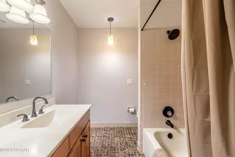 Bath - 120 Oak Ln, Ormond Beach, FL 32174 photo 7 of 9