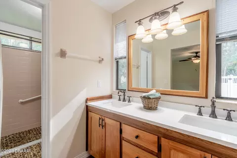 Bath - 120 Oak Ln, Ormond Beach, FL 32174 photo 2 of 9