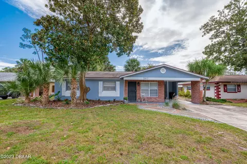 567 Cambridge Cir, South Daytona, FL 32119