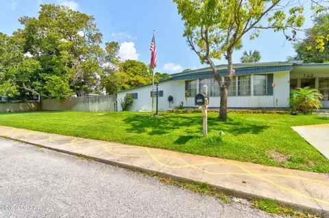 722 Barlow Cir, Port Orange, FL 32127