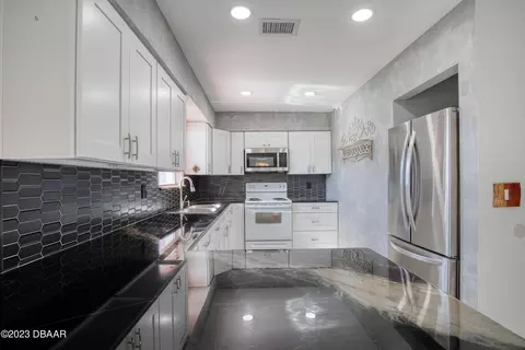 Kitchen - 64 Berkley Rd, Ormond Beach, FL 32176 photo 2 of 4
