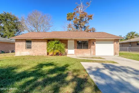 824 S Kottle Cir, Daytona Beach, FL 32114