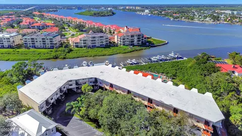 520 S Peninsula Ave #2D1, New Smyrna Beach, FL 32169