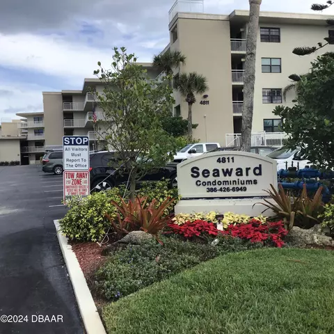 4811 Saxon Dr, New Smyrna Beach, FL 32169