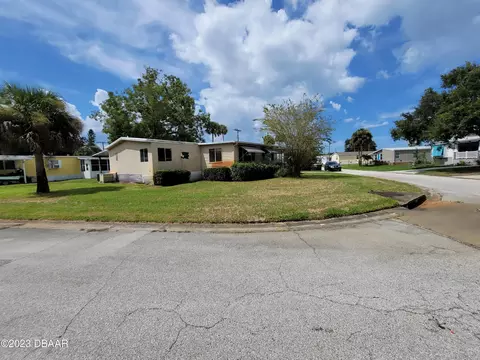 135 Cedar St, Edgewater, FL 32141 photo 2