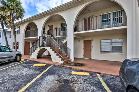 400 Auburn Dr #4, Daytona Beach, FL 32118