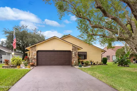 320 S Gull Dr, Daytona Beach, FL 32119