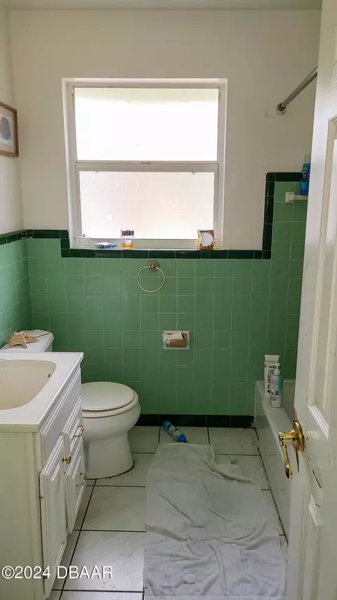 Bath - 91 N Arbor Dr, Ormond Beach, FL 32174 photo 1 of 3