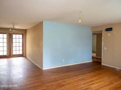 Living - 91 N Arbor Dr, Ormond Beach, FL 32174 photo 1 of 3