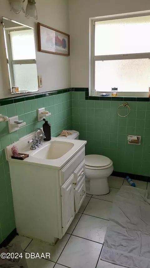 Bath - 91 N Arbor Dr, Ormond Beach, FL 32174 photo 2 of 3