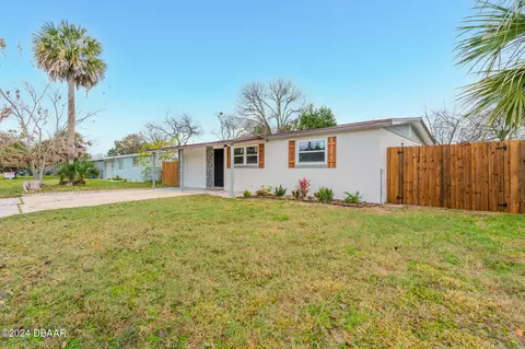 907 Derbyshire Rd, Daytona Beach, FL 32117