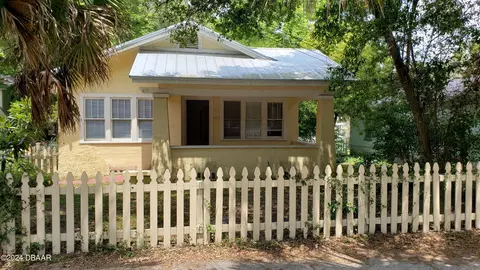 211 E Voorhis Ave, Deland, FL 32724