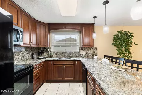 7 E Sovereign Ln, Ormond Beach, FL 32176 photo 14