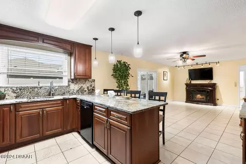 7 E Sovereign Ln, Ormond Beach, FL 32176 photo 13