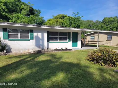162 Center St, Daytona Beach, FL 32117