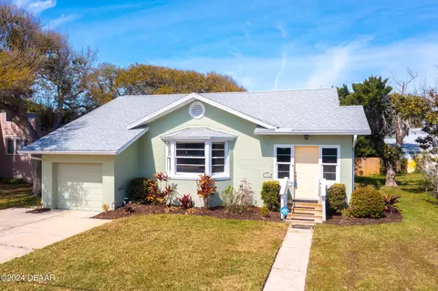 435 Poinsettia Rd, Daytona Beach, FL 32118