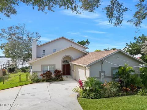 1213 N Halifax Ave, Daytona Beach, FL 32118