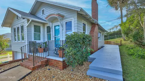 410 Poinsettia Rd, Daytona Beach, FL 32118