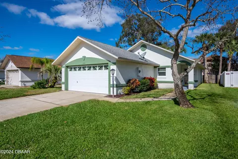 825 Lakeland Dr, Port Orange, FL 32127