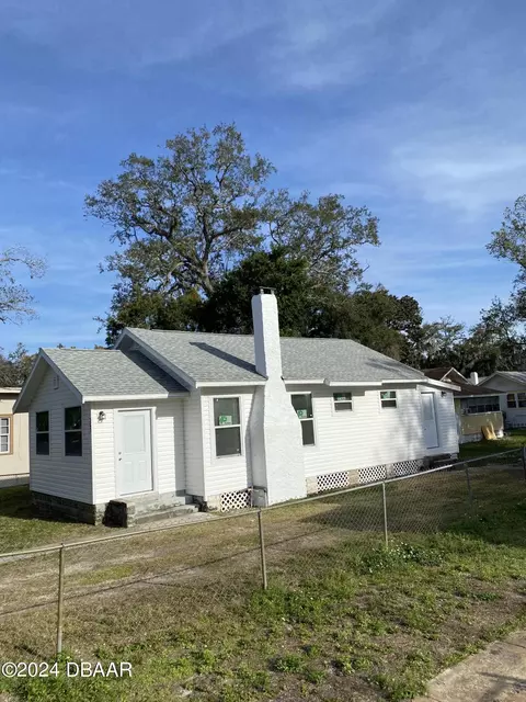 207 Pierce Ave, Daytona Beach, FL 32114