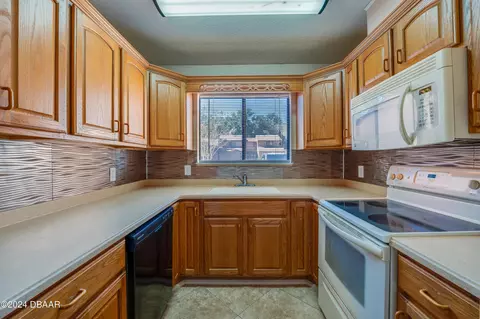 37 Park Pl, Ormond Beach, FL 32174 photo 3