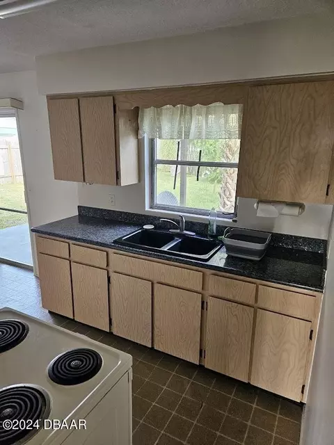 21 Plaza Dr, Ormond Beach, FL 32176 photo 8