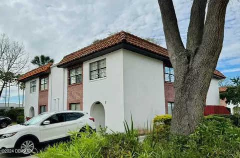 910 Big Tree Rd #304, South Daytona, FL 32119