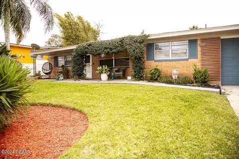 1332 Cadillac Dr, Daytona Beach, FL 32117