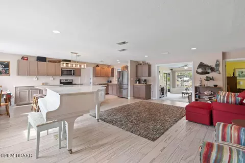 335 Warwick Ave, Ormond Beach, FL 32174 photo 3