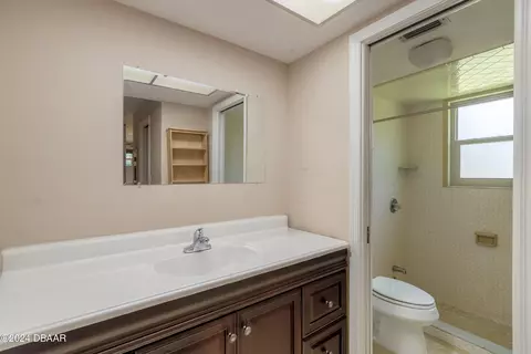Bath - 236 Whippoorwill Ln, Ormond Beach, FL 32174 photo 2 of 3