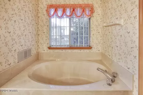 Bath - 469 Eagle Brook Ct, Debary, FL 32713 photo 6 of 6